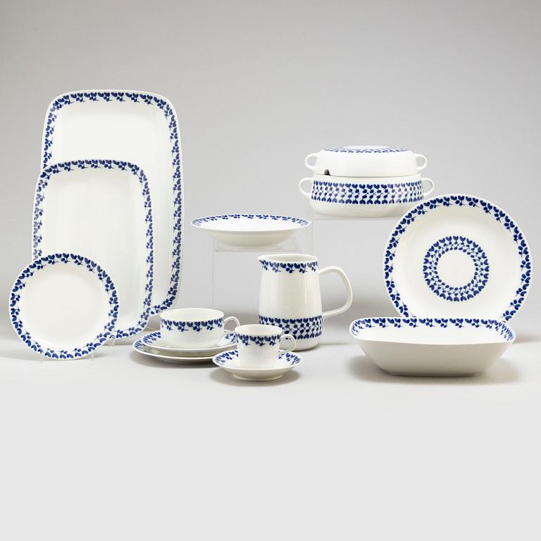 CARL-HARRY STÅLHANE, a 55 piece mid 20th century 'Swedish Blue' porcelain service.