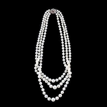 PÄRLCOLLIER, guldlås 18k med rosenstenar, 1950-tal.