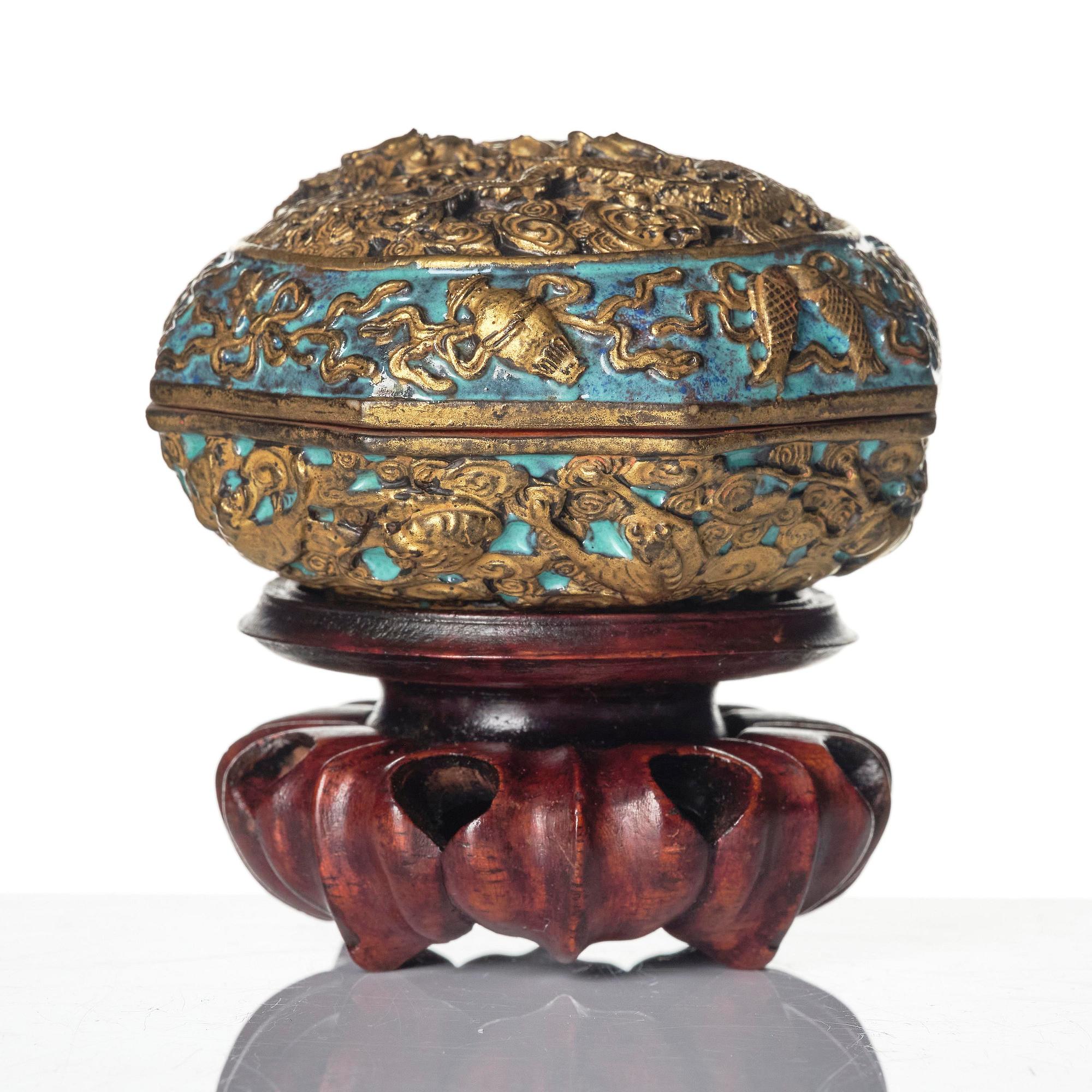A bronze imitating seal paste box with cover, Qing dynasty, with Qianlong mark.