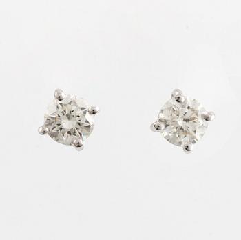 Brilliant cut diamond stud earrings, total ca 0,49 ct.