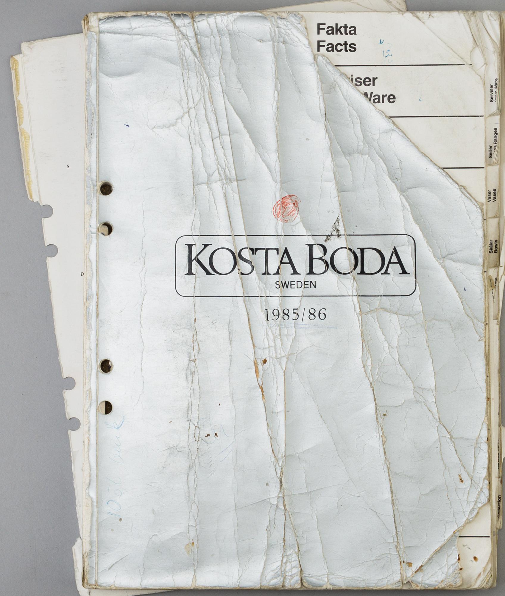 A lot of eleven books regarding Kosta and Kosta Boda glasbruk.