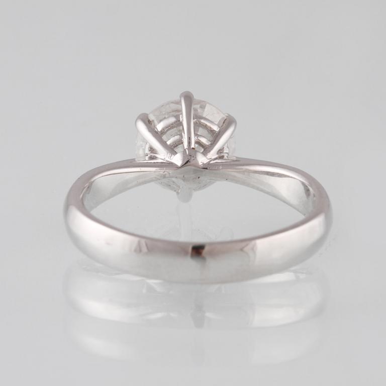 RING, 18K vitguld med briljantslipad diamant 2.00 ct. Vikt 4,7 gram.