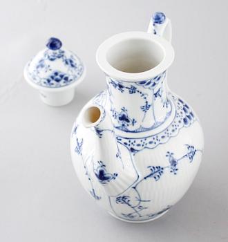 43 pieces of porcelain tableware from Royal Copenhagen, model "Musselmalet",second half of the 20th century.