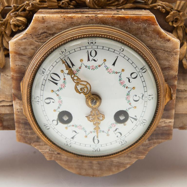 Table garniture 3 pcs 20th century.