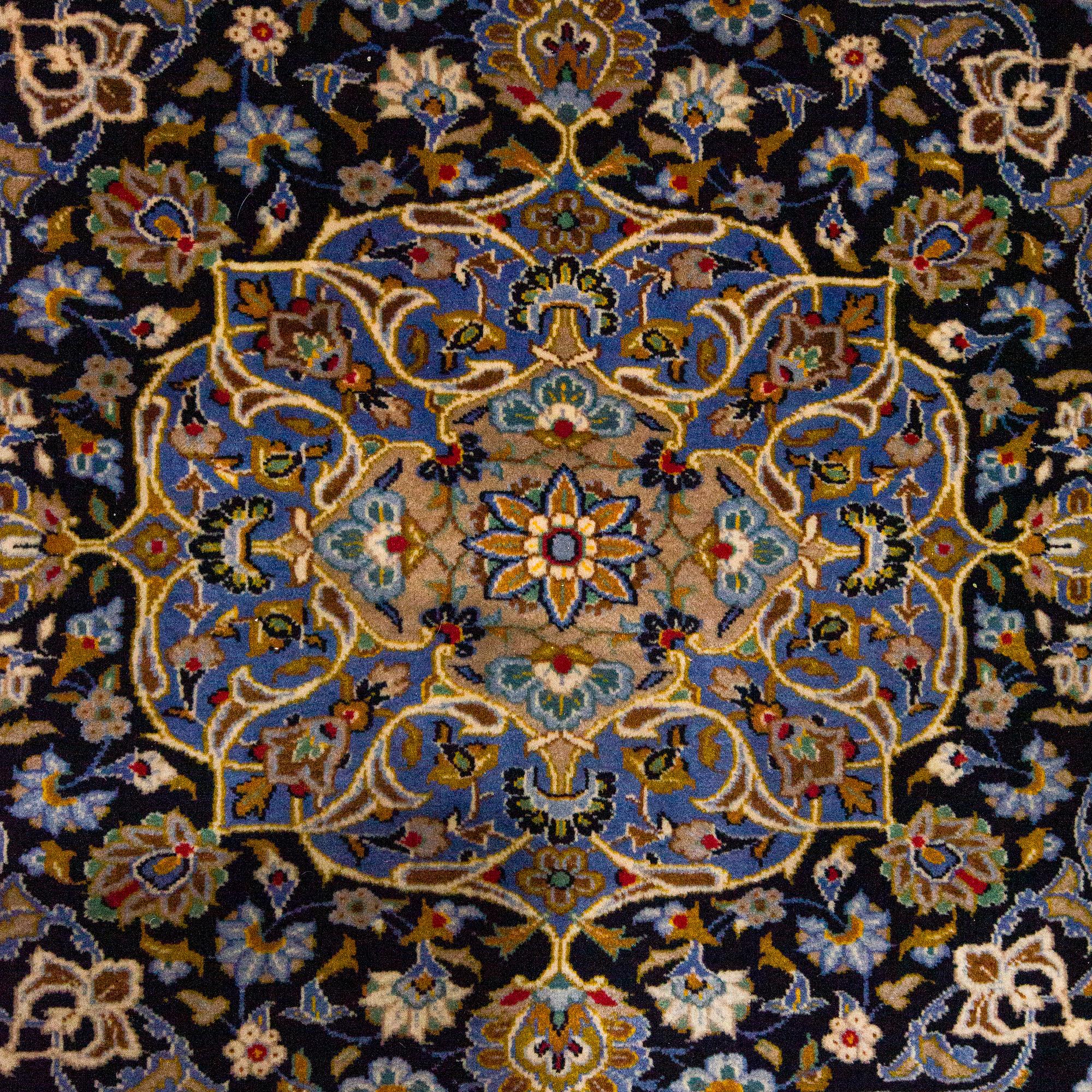 A carpet, Kashan, ca 400 x 311 cm.