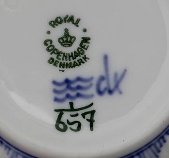 SERVIS, 76 delar, porslin, "Musselmalet", Royal Copenhagen.