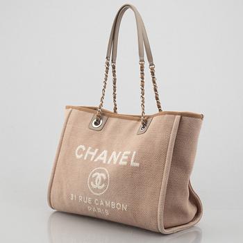 Chanel, "Deauville" Shopping tote, 2014-2015.