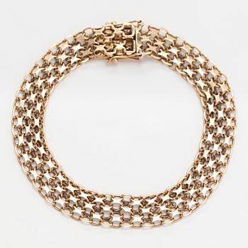 A 14K gold bracelet. Import marked T.Hyytiäinen, Helsinki 1968.