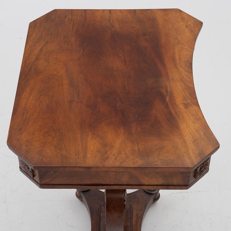 Sewing table, Karl Johan, first half of the 19th century.