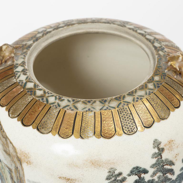 Urna med lock, Satsuma, Japan, 1900-tal.