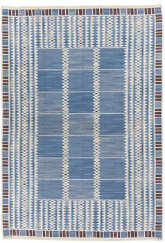 A CARPET, "Salerno blå", flat weave, 371,5 x 255,5 cm, signed AB MMF BN.