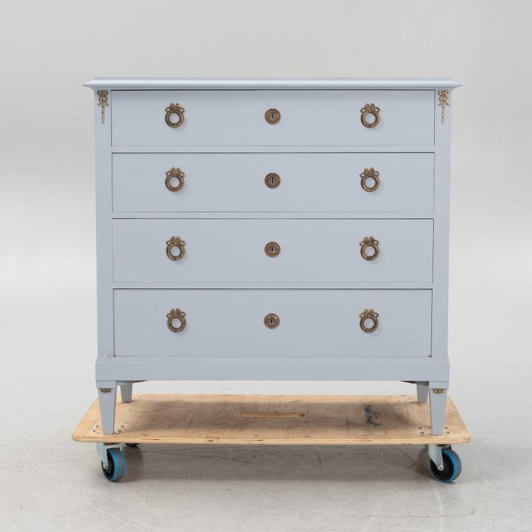 Byrå, gustaviansk stil, 1900-talets första hälft.