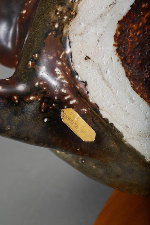 FIGURIN, stengods, signerad LM, 1900-talets andra hälft.