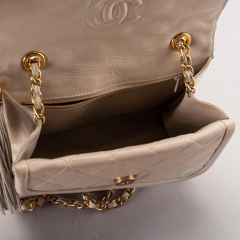 Chanel, axelremsväska.