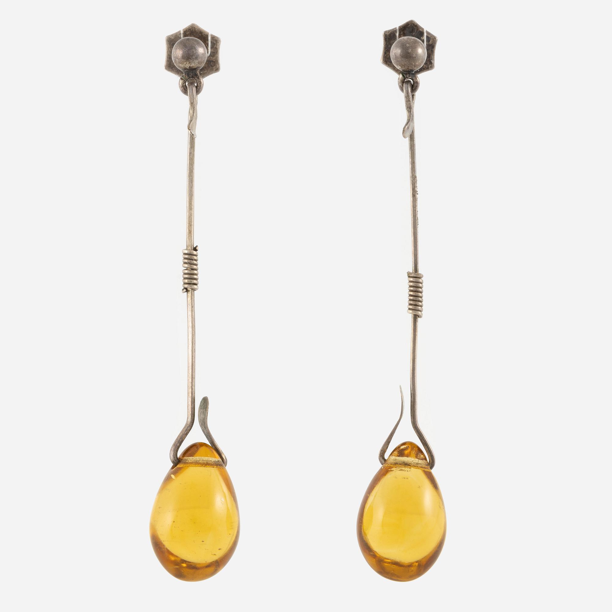 Vivianna Torun Bülow-Hübe, collier och örhängen, silver med bärnstensfärgade glasdroppar.
