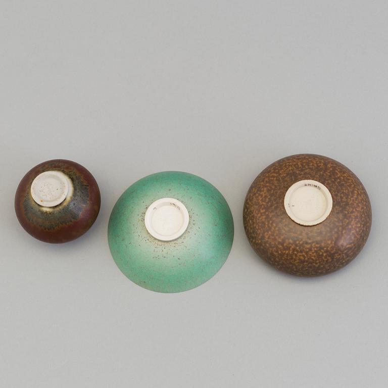 13 stoneware miniatures, including Vivi Calissendorf, John Andersson och Winblad.