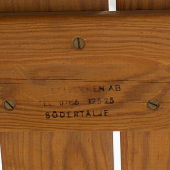 A Carl Malmsten "Bergshamra" garden table and four chairs, first half of the 20th century.