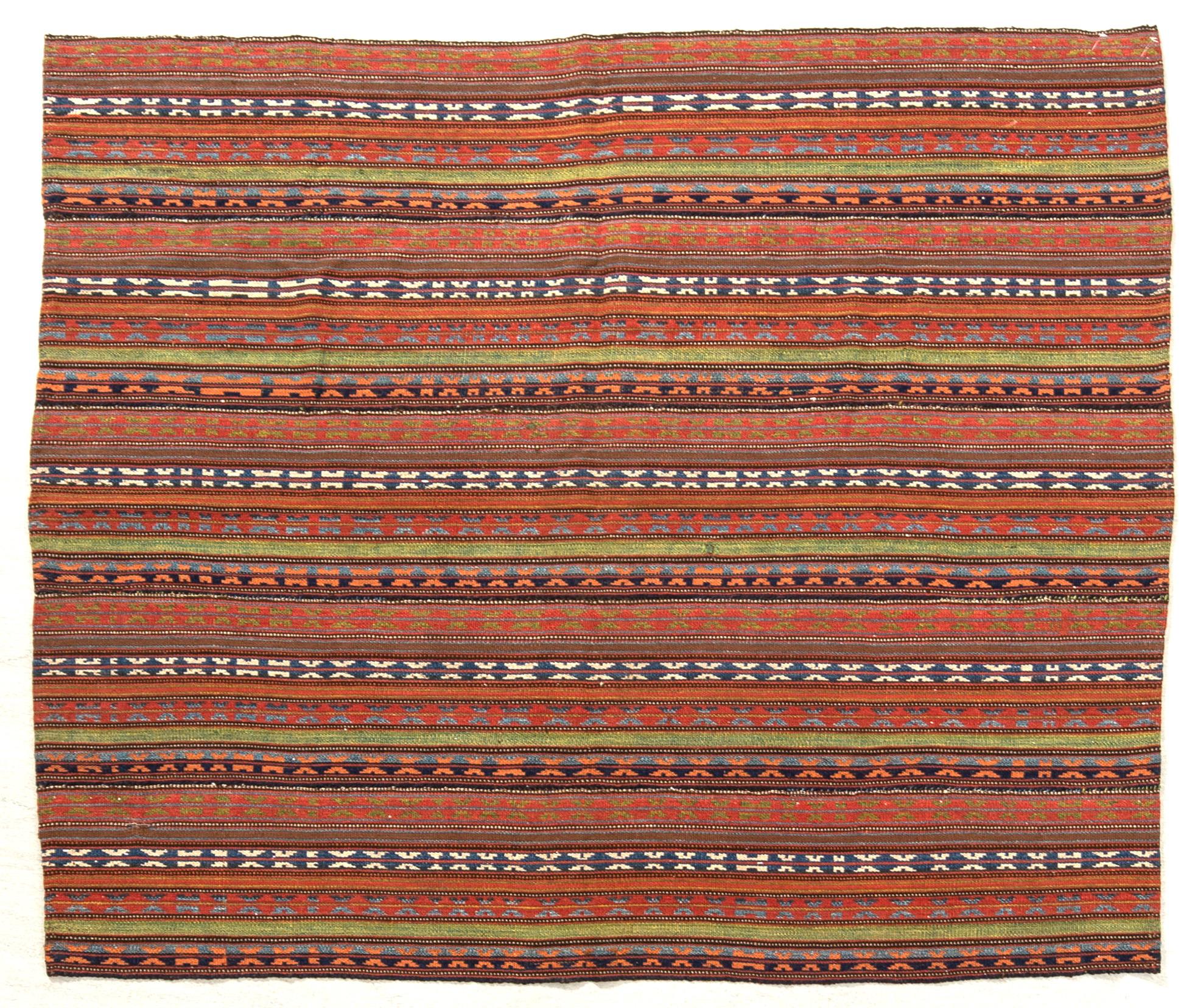Vävnad Azerbaijan/Bidjar antik ca 150x128 cm.