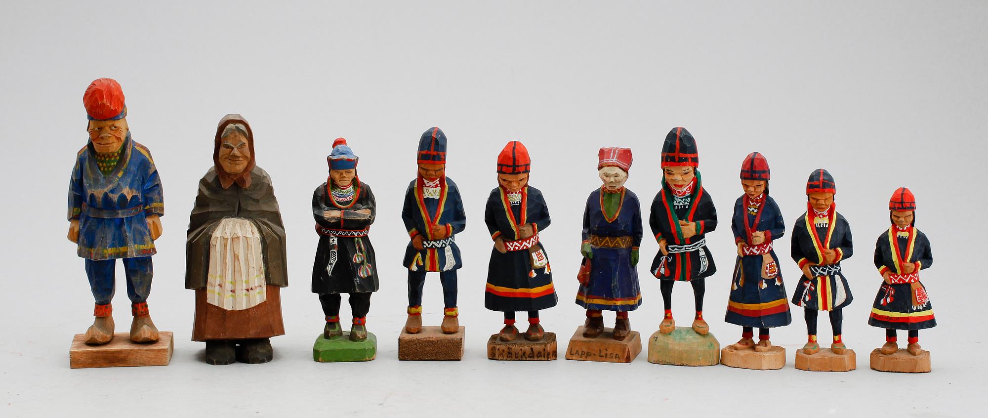 FIGURER, 10 st, snidat trä, 1900-tal, flertalet sign.