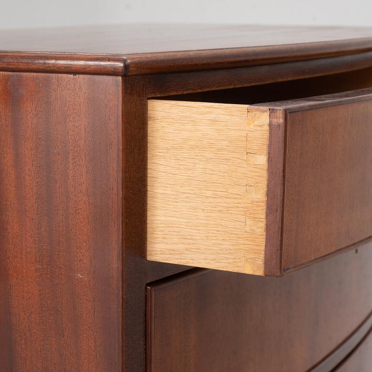 Chest of drawers, mid-20th century.