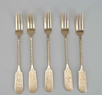 5 DESSERT FORKS.