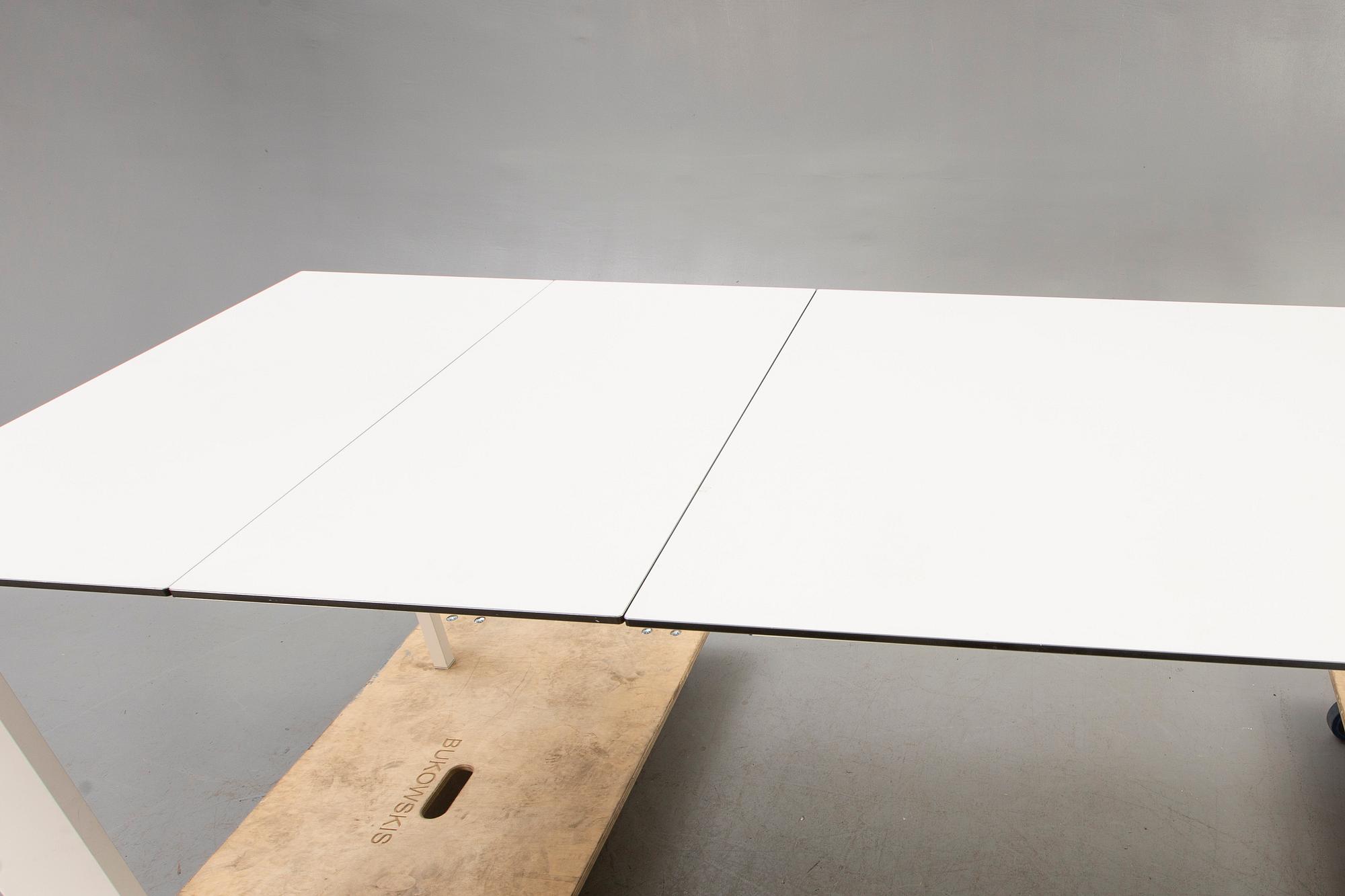 Caronni & Bonanomi, a "Every + Grid" dining table for Desalto 21st century.
