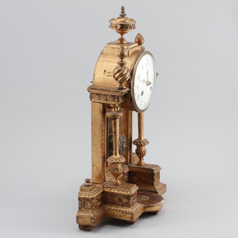 BORDSPENDYL, 1800-talets första hälft.