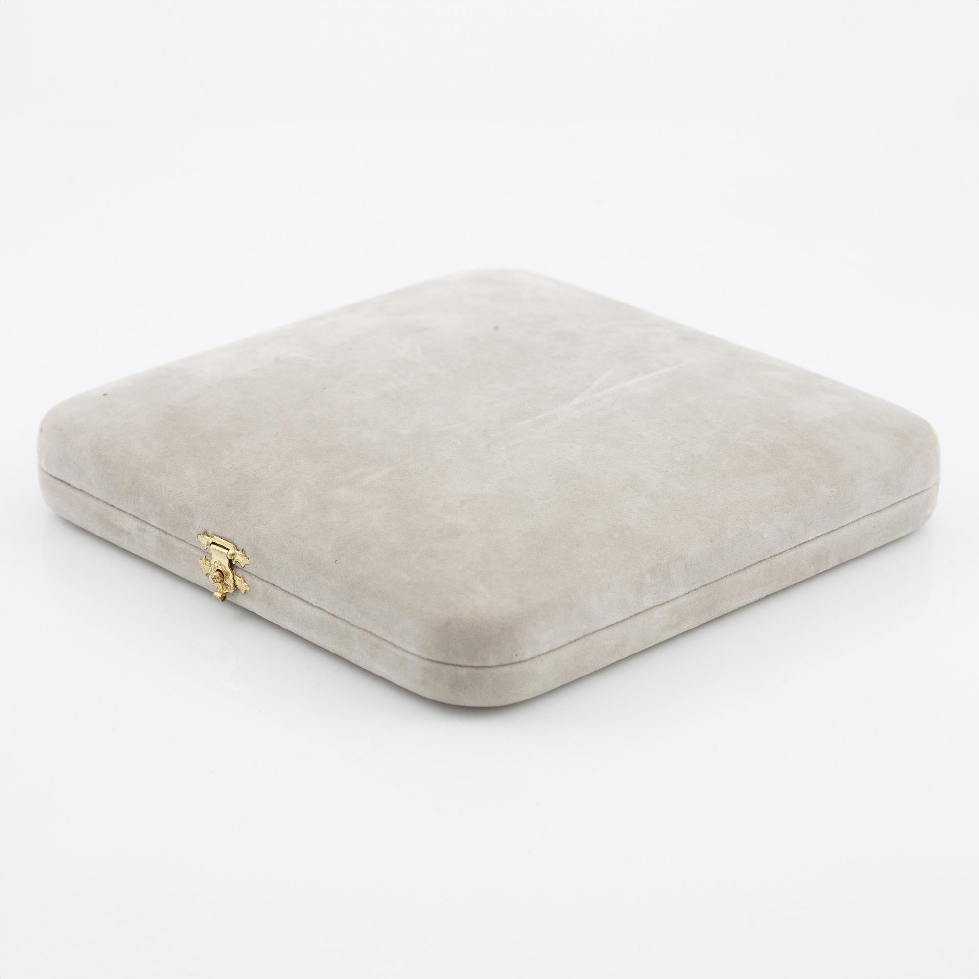 Necklace, 18K white gold with brilliant-cut diamonds.