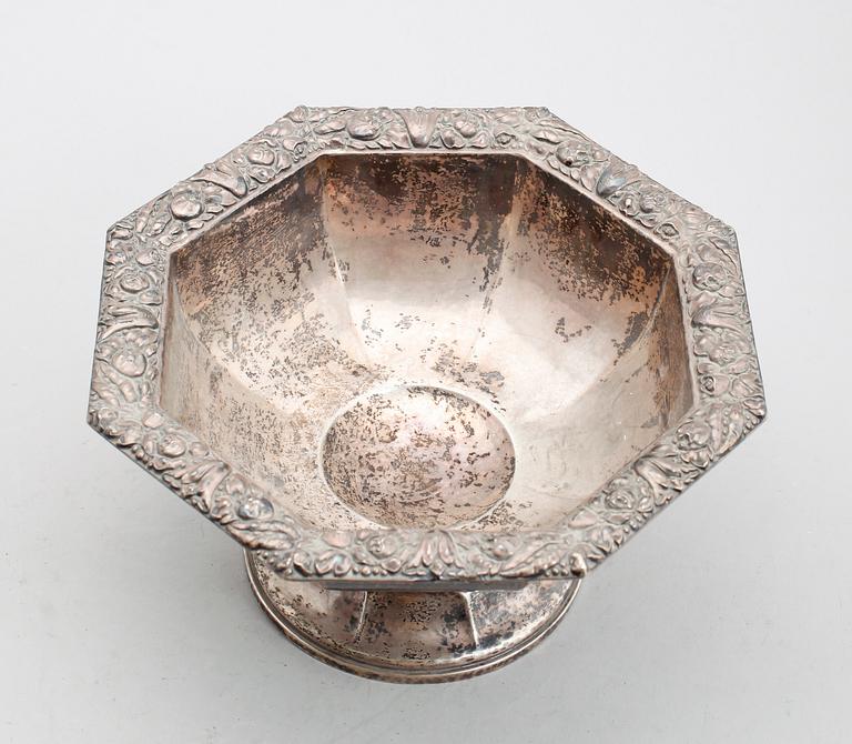 SKÅL, silver, svenska importstämplar, 1900-talets mitt. Vikt ca 873 gram.