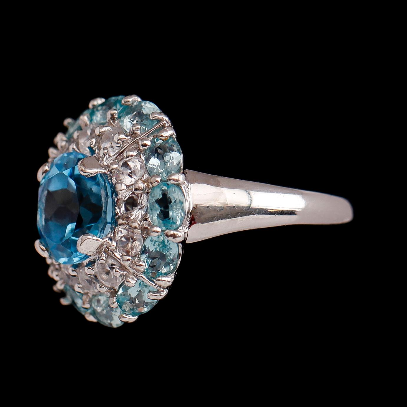 RING, sterlingsilver, blå topaser tot ca 3.00 ct, vita safirer tot ca 1.20 ct, blå turmaliner tot ca 2.40 ct.