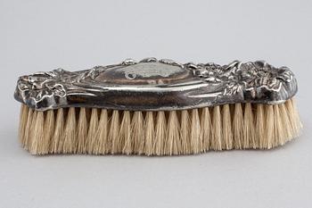 A silverplate toiletrie set, 2 + 4 pcs, early 20th century.