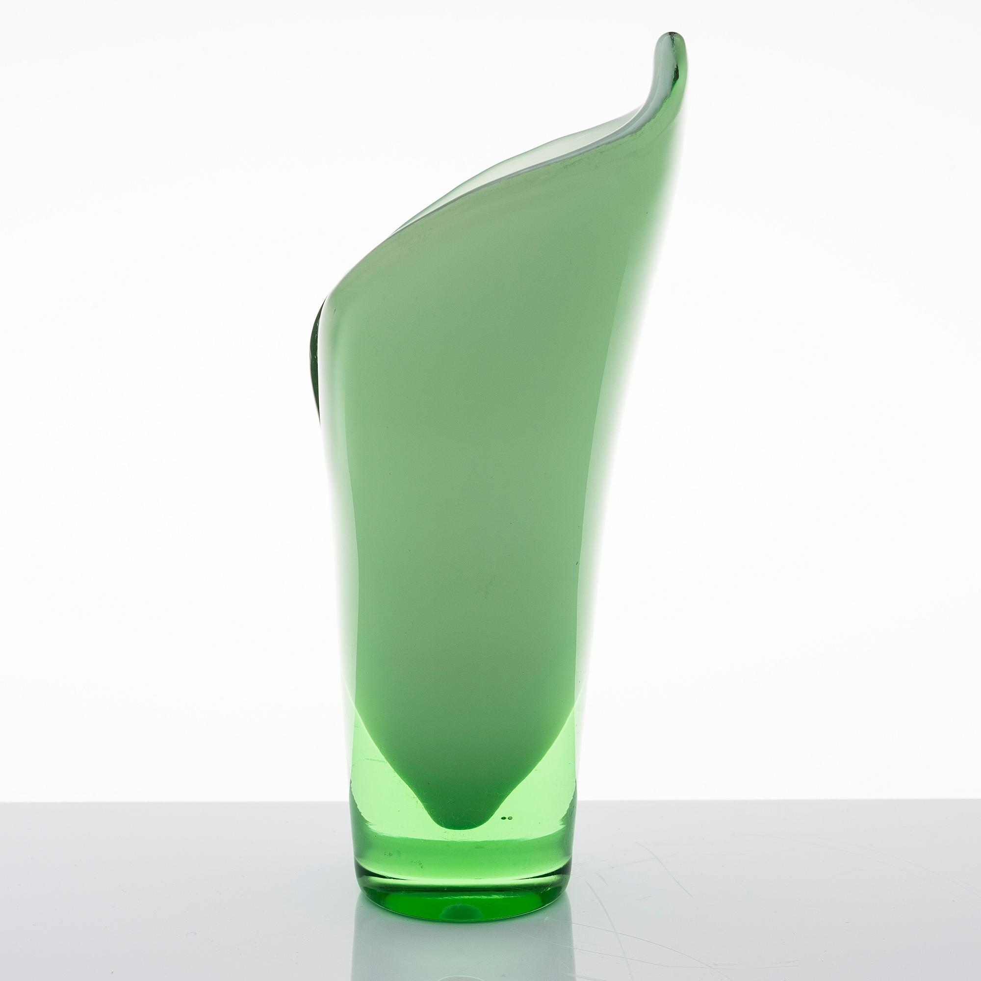 GUNNEL NYMAN, A 'Calla' vase signed Riihimäen Lasi Oy, Gunnel Nyman.