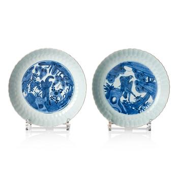 1152. A set of two blue and white dishes, Ming dynasty, 17th century.