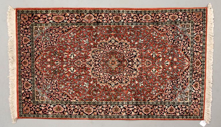 MATTA, Persien. Ca 92x156 cm.