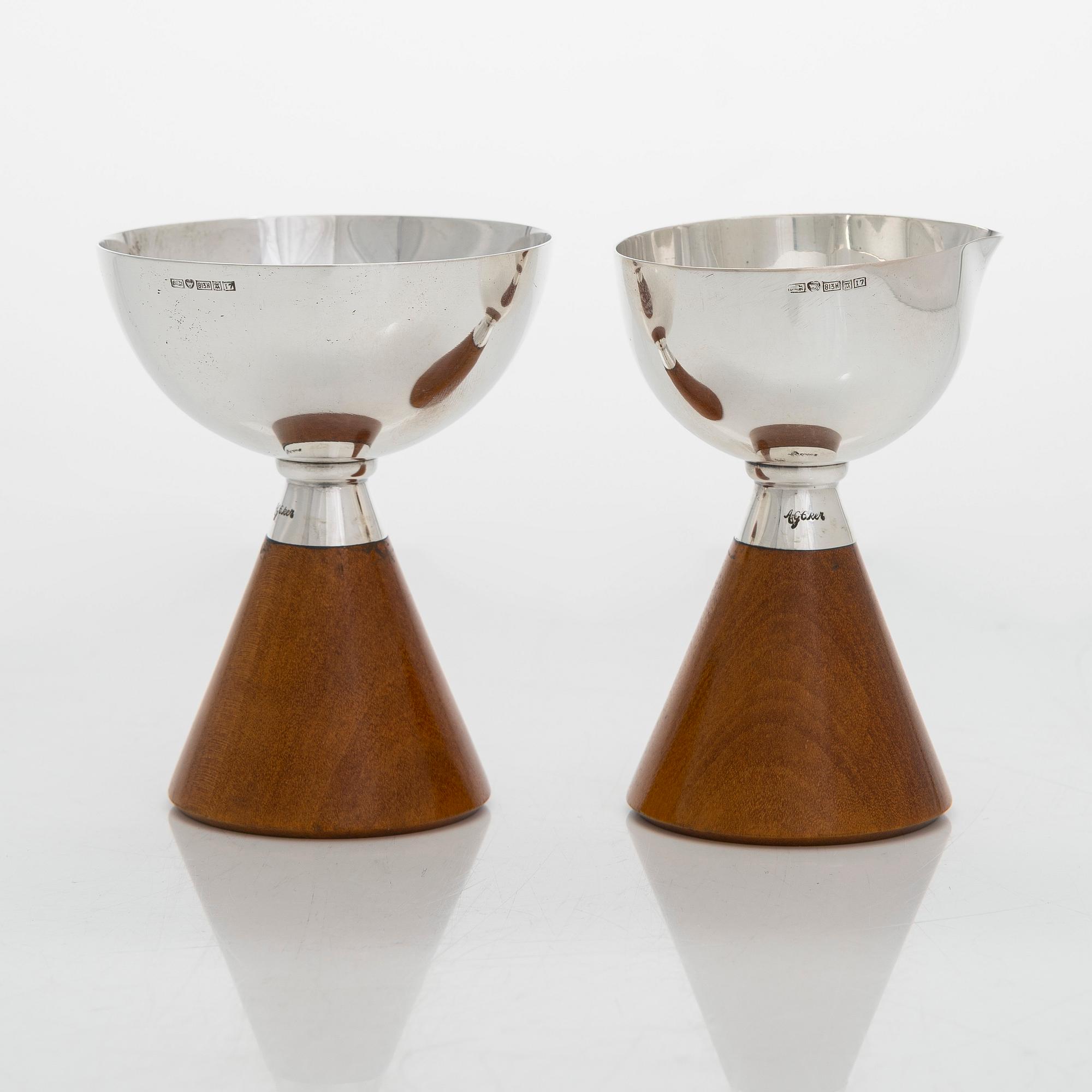 Anna-Greta Eker, a silevr cream jug and sugar bowl on a mahogany base, Auran Kultaseppä, Turku 1962.