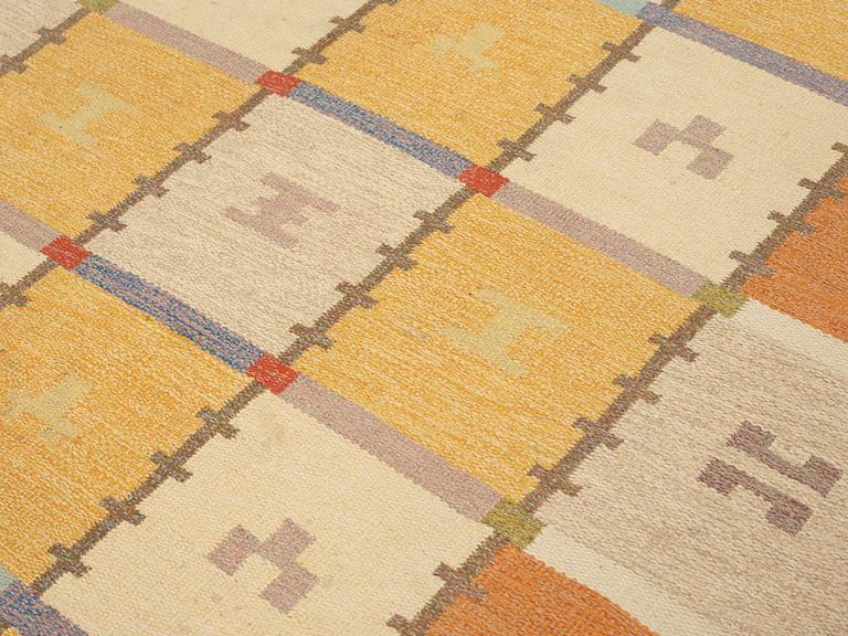 A CARPET, flat weave, 305,5 x 205,5 cm, signed AGDA ÖSTERBERG.