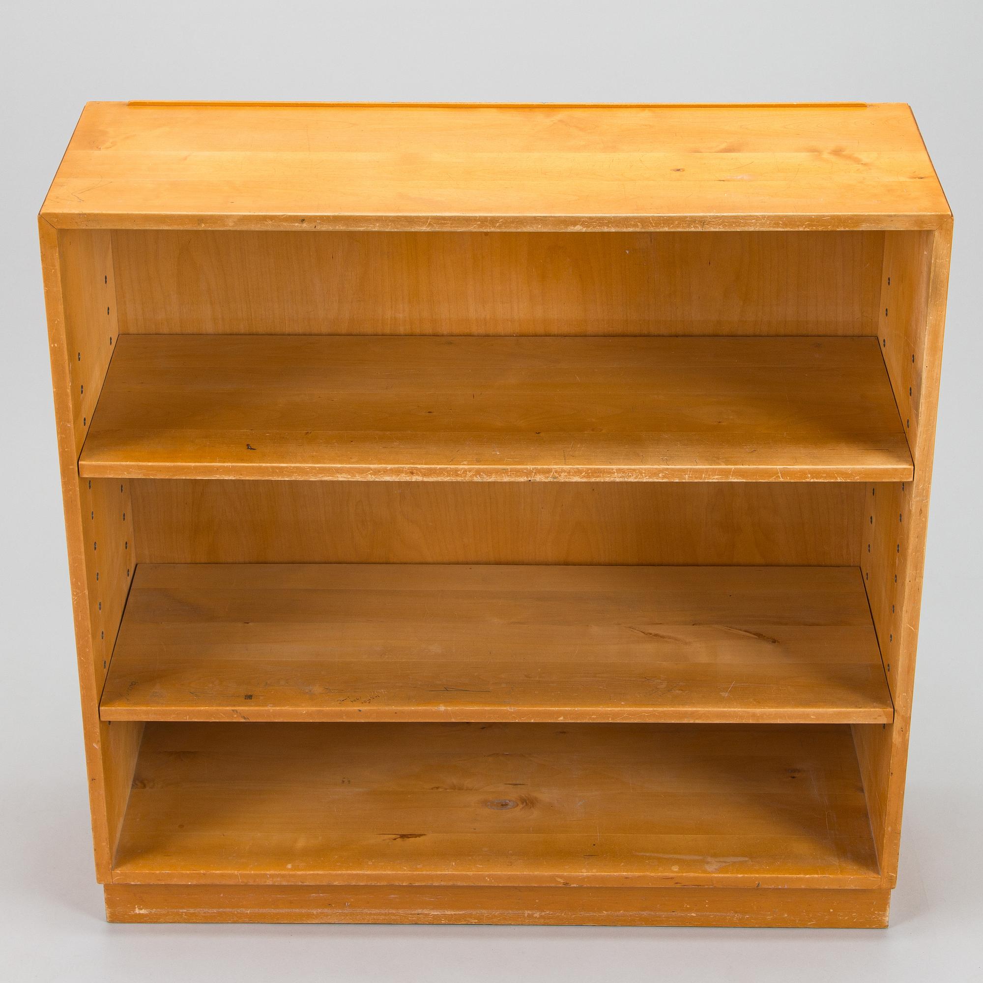 Aino Aalto, kirjahylly, malli 408, O.Y. Huonekalu- ja Rakennustyötehdas A.B, 1940-luku.