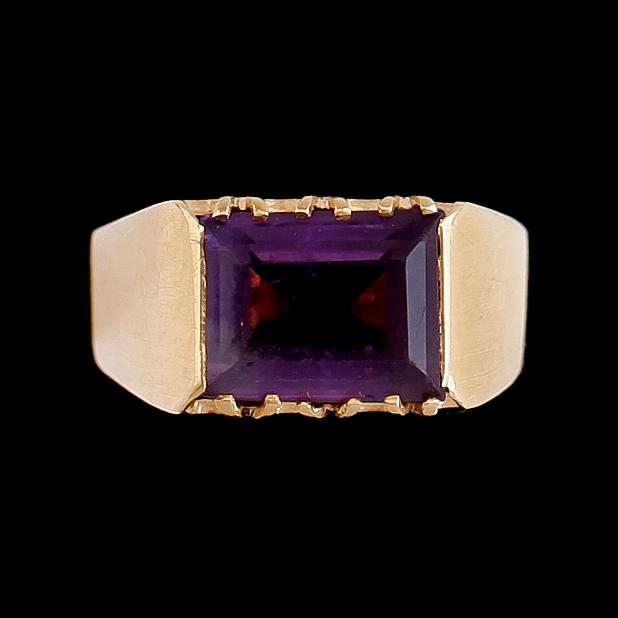 RING, 18K guld, svenska stämplar Stigbert 1962, ametist. Vikt ca 4,9 g.