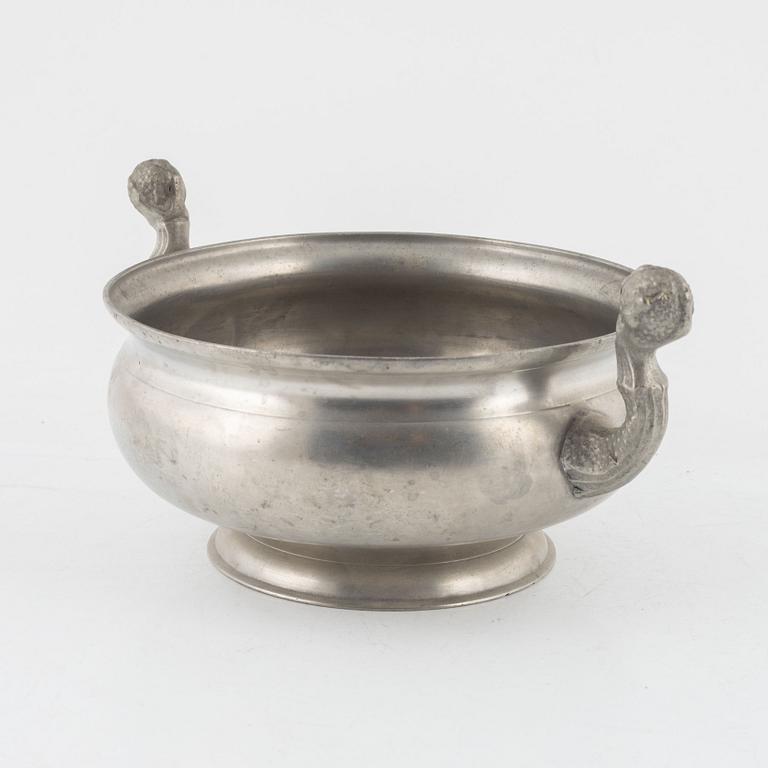 Two pewter jugs and a bowl, various masters, 19th century.
