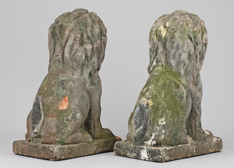TRÄDGÅRDSSKULPTURER, ett par, terrakotta, 1900-talets första hälft.