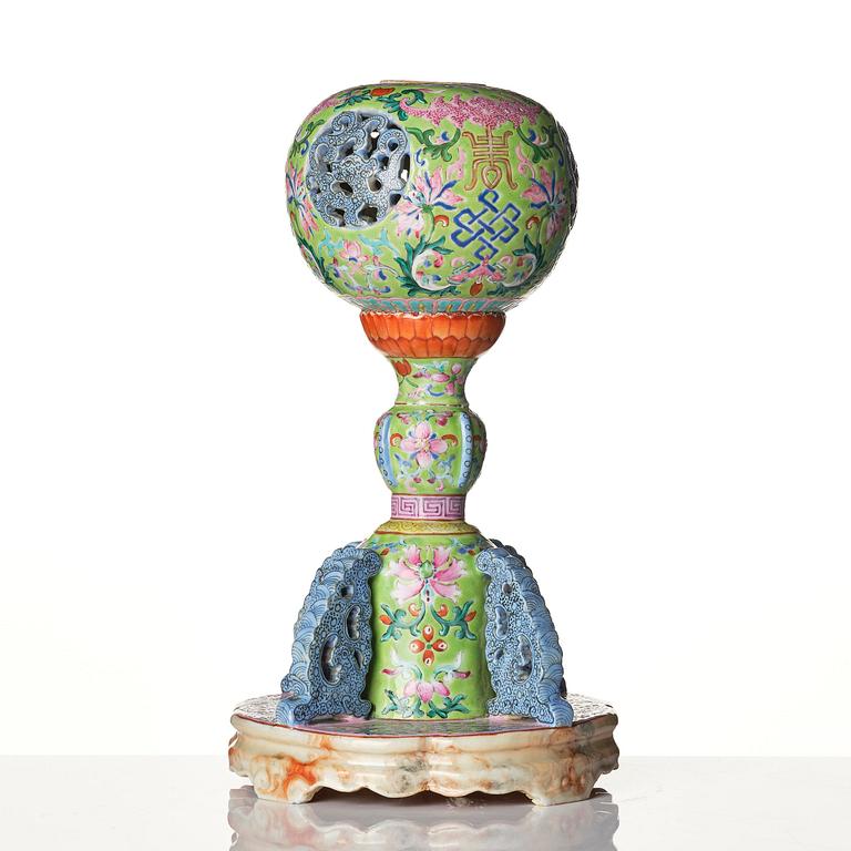 Hatstand, porslin, Qingdynastin, 1800-tal.