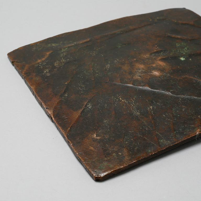 PLÅTMYNT, 4 daler, daterad 1721.