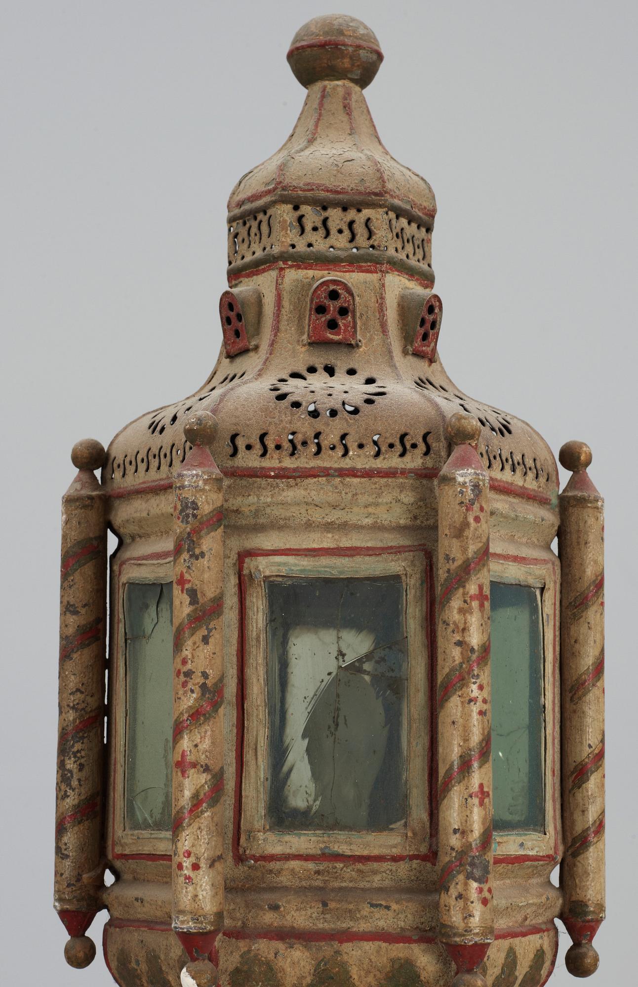 PROCESSIONSLYKTOR, ett par, 1800/1900-tal.