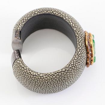 ARMRING, förgyllt silver, jade och orange safirer.