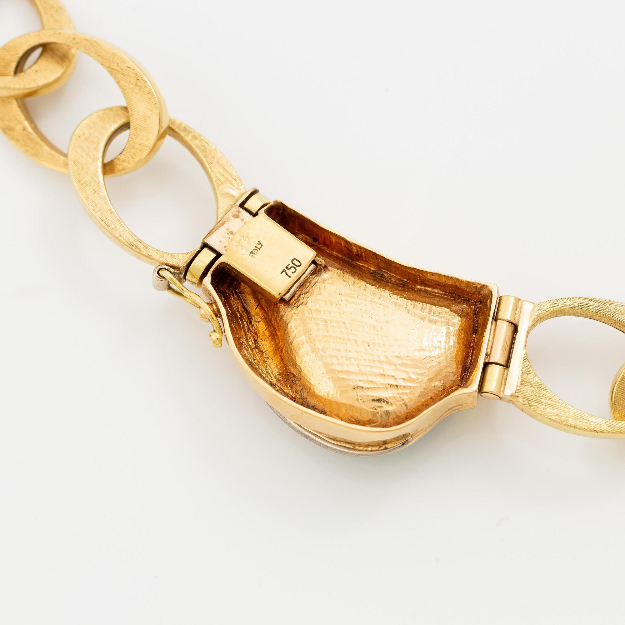 Collier 18K guld med en opal.