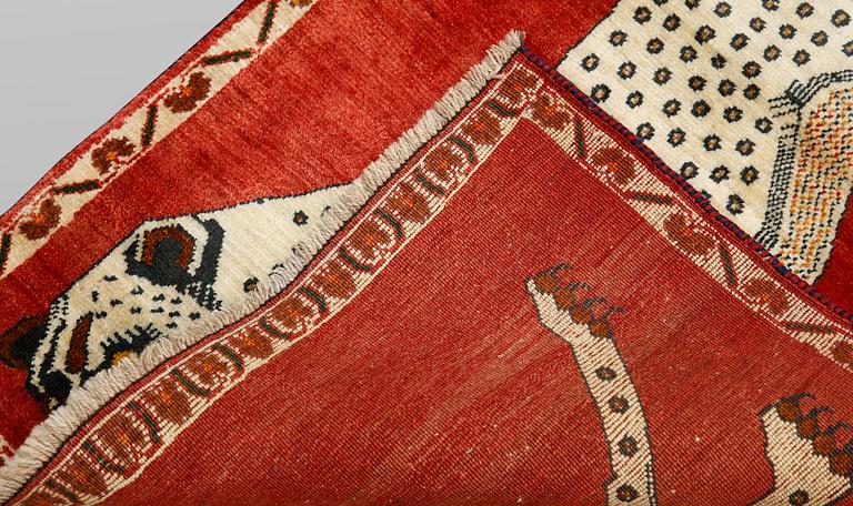 A carpet, Figural Kashgai, ca 152 x 90 cm.