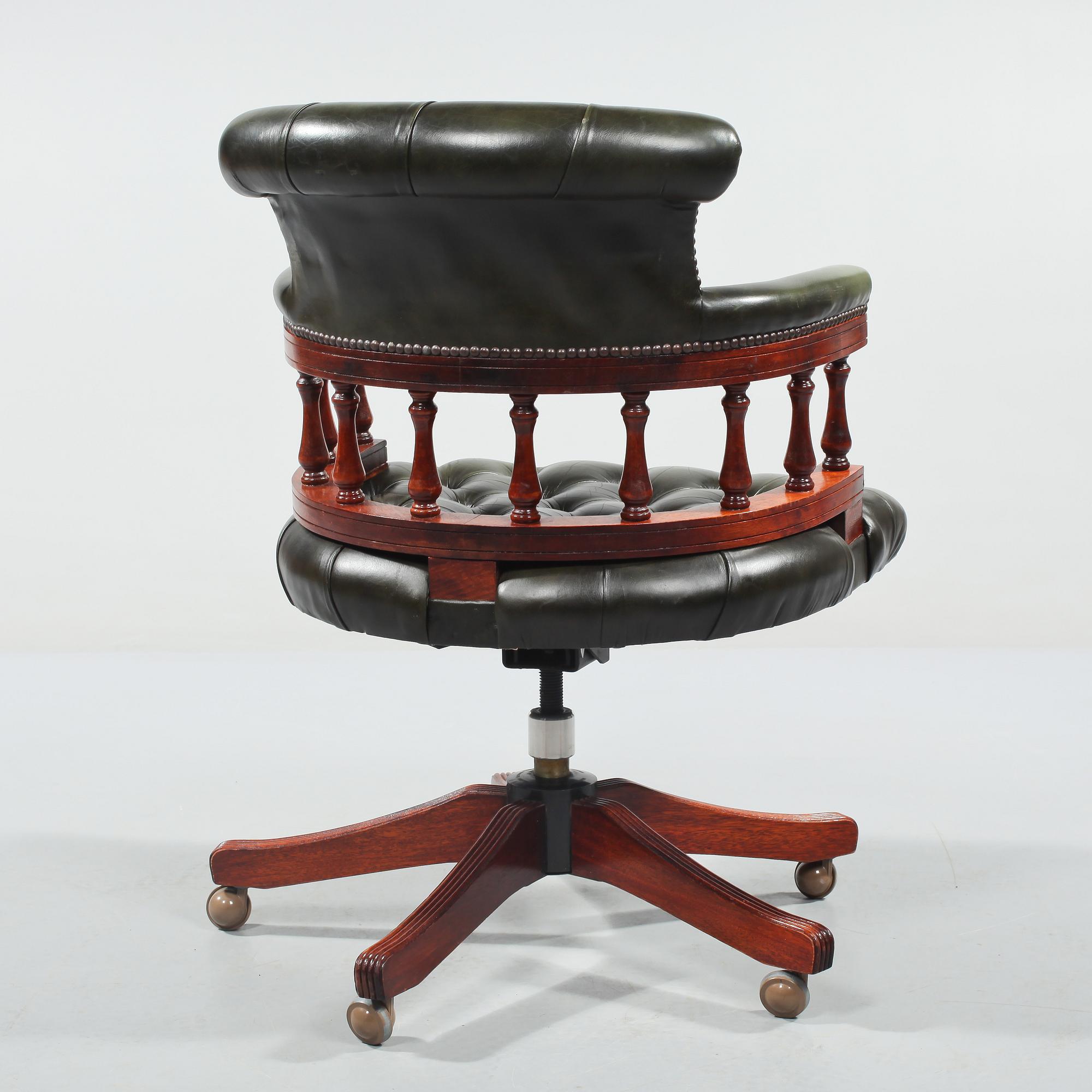 SKRIVBORDSSTOL, engelsk stil, 1900-talets andra hälft.