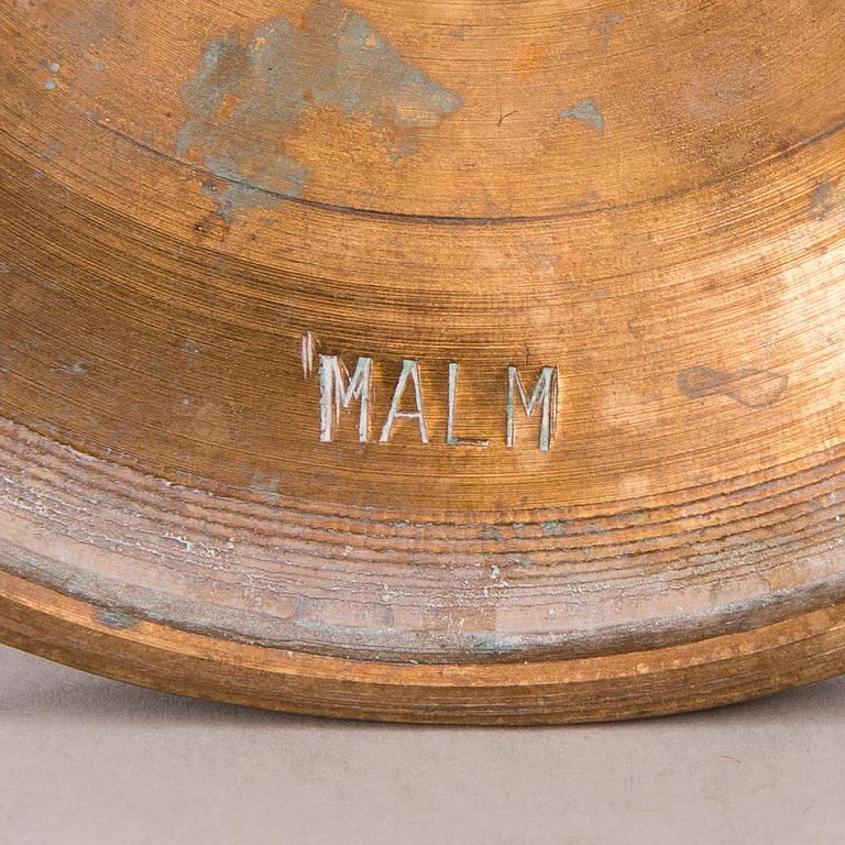 ERÄ KYNTTILÄNJALKOJA, 10 kpl, messinkiä ja puuta, 1800/1900-luku.