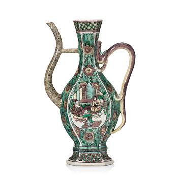 863. A famille verte ewer, Qing dynasty, Kangxi (1662-1722).