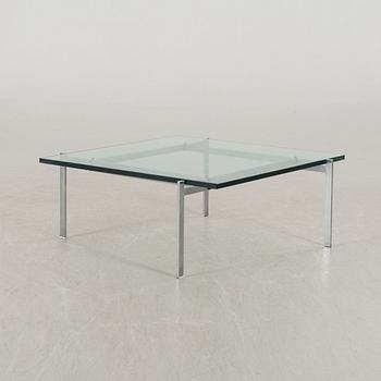 A Poul Kjaerholm PK61 glass table by Fritz Hansen.